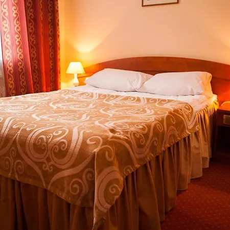 Ratuszowy Хостел *